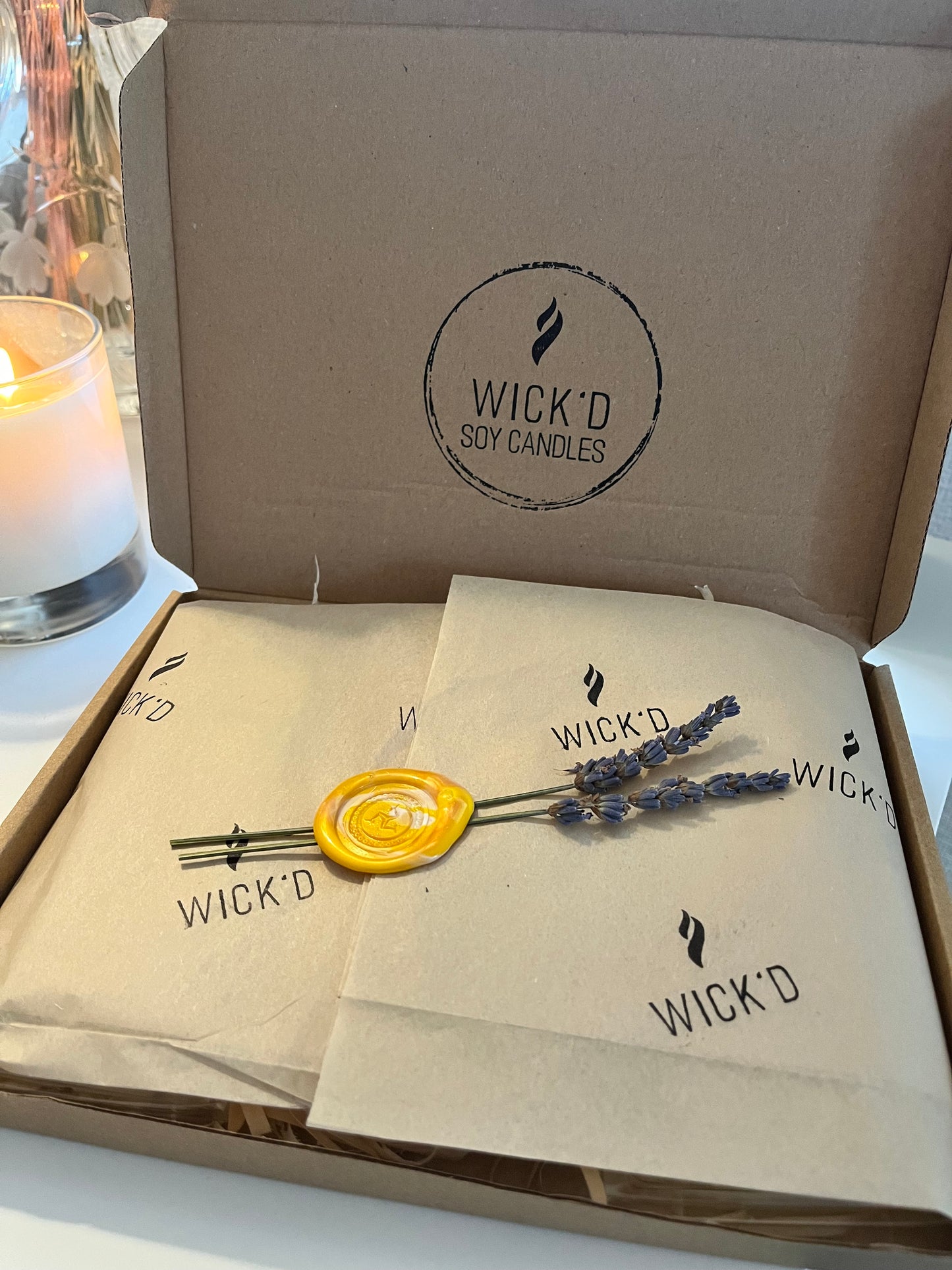 Signature Scents Discovery Box